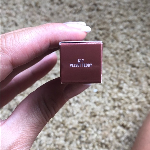 NWB Velvet Teddy Lipstick - Picture 3 of 4